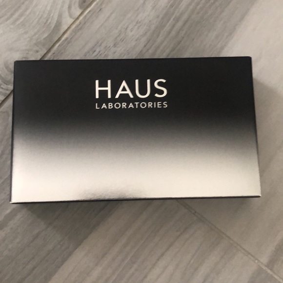 Haus Laboratories Glam Room N 1 Eyeshadow Palette - Picture 3 of 4